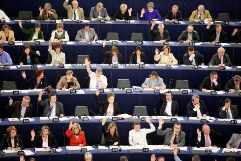 Representantes del Parlamento Europeo en una votación